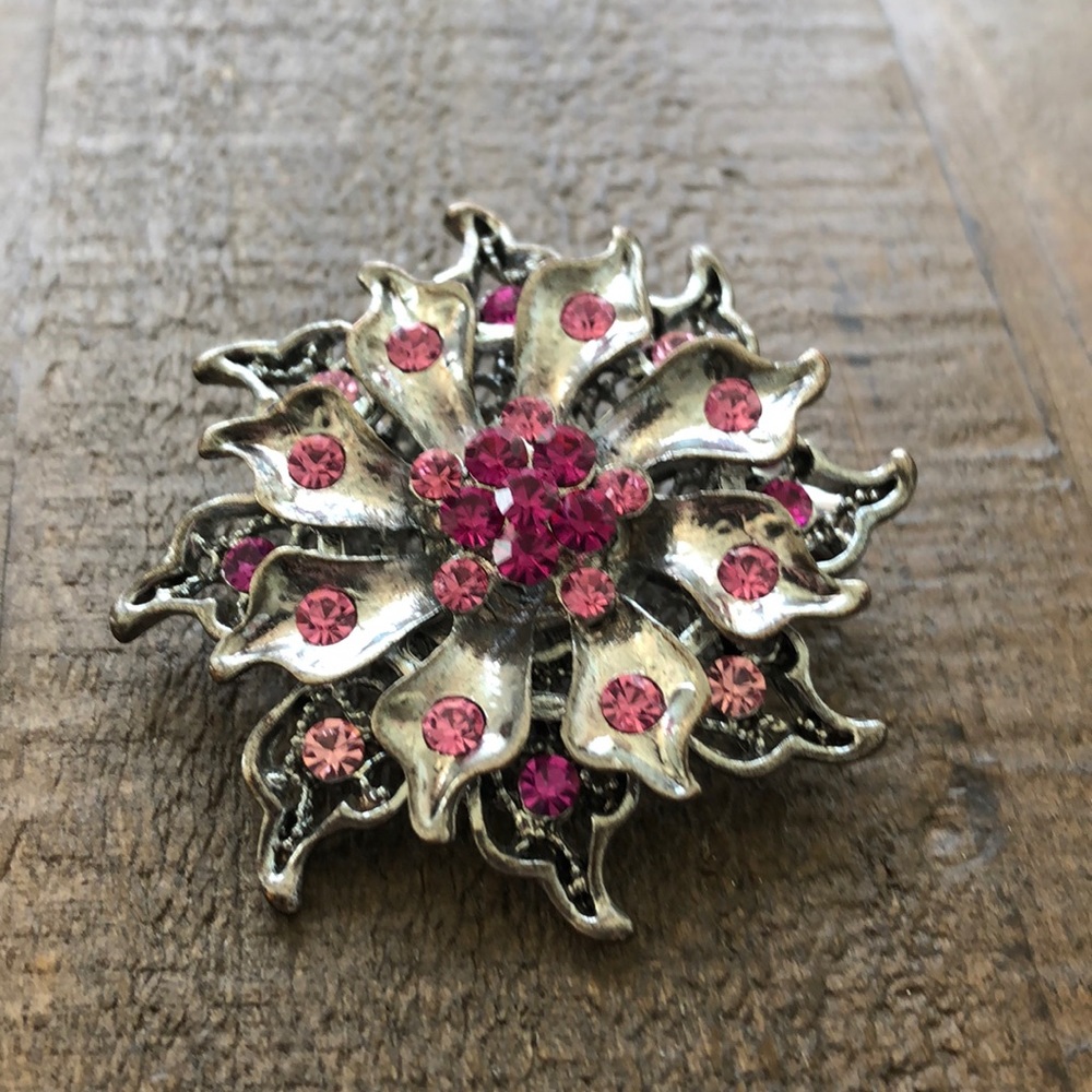 vintage brooch with two tone pink diamonds